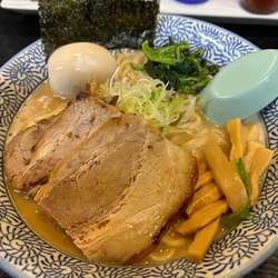 豚骨醤油味玉ラーメン大盛1400円