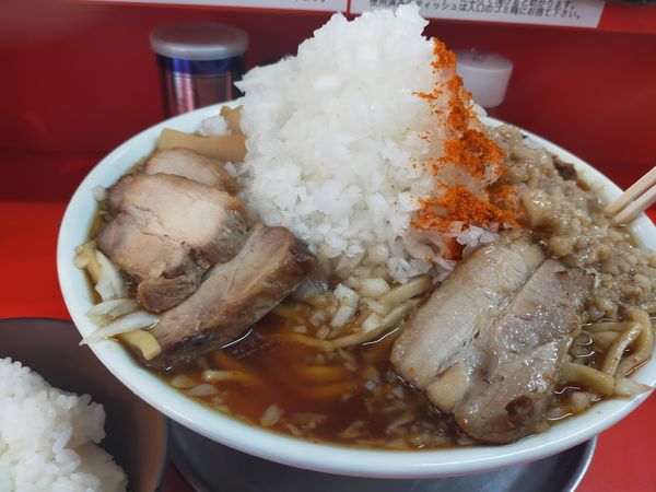 「房総乃家系・麺増640（麺硬・脂・唐辛子・薬味増・ライス少）」@ハナイロモ麺 吉祥寺本店の写真