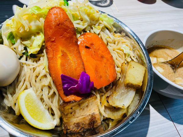 「土竜つけ麺 1,260円 爆盛 (800g) 500円」@新浦安 麺屋土竜の写真