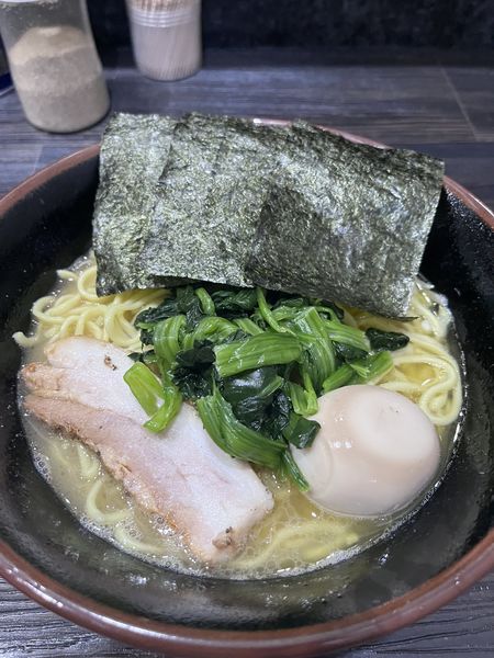 「ラーメン中盛り　麺硬め」@究極汁麺 はねだ家の写真