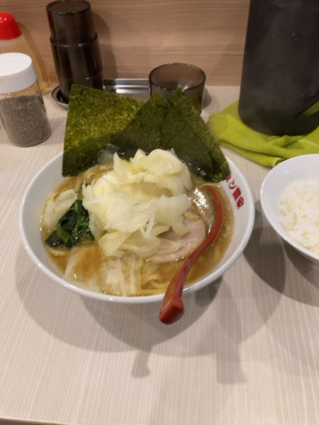 「ラーメン　キャベツ」@横浜家系ラーメン ゆたかやの写真