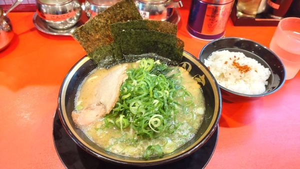 「朝ラーメン＋九条ネギ」@横浜家系ラーメン 志田家 蒲田店の写真