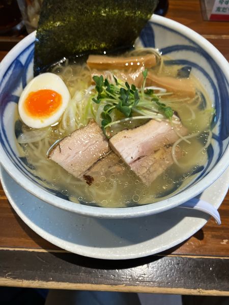「中華そば白860円」@野田醤油らーめん 麺屋あじくま 初石店の写真