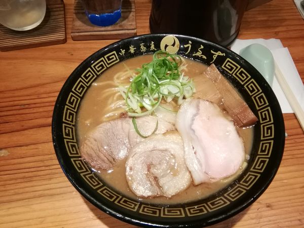 「プレミアム豚骨中華そば(1600円)」@中華蕎麦うゑずの写真