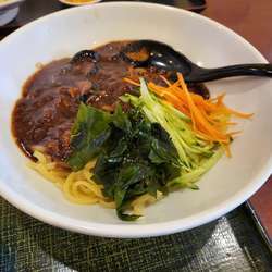 ジャージャー麺