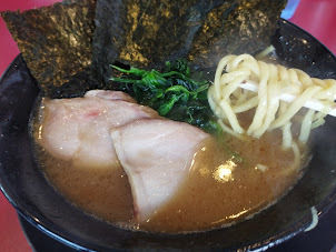 「ラーメン(かためちょっと薄め)(850)」@家系ラーメン王道 王道之印の写真