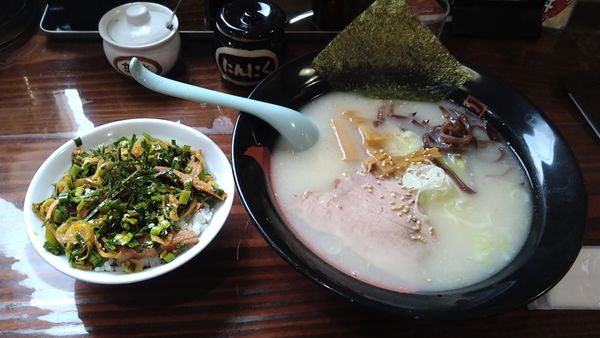 「塩ラーメン黒コッテリ+韓国ニラ飯¥800-」@一代元 鹿沼栄店の写真