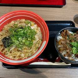 どん丼セット（中華そば＋牛すじ丼）850円