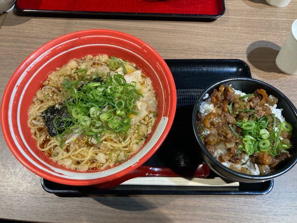 「どん丼セット（中華そば＋牛すじ丼）850円」@中華そば 八角 アリオ加古川店の写真
