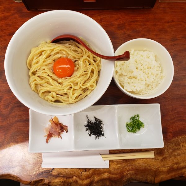 「冷製 塩昆布水のTKM(卵かけ麺) 、追い飯」@三馬路 東京店の写真