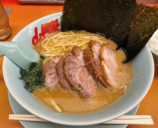 「醤油ネギチャーシュー麺」@ラーメン山岡家 厚木店の写真