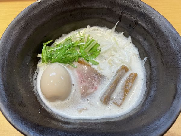 「鶏そば　味付け卵乗せ　￥９２０」@麺屋togariの写真