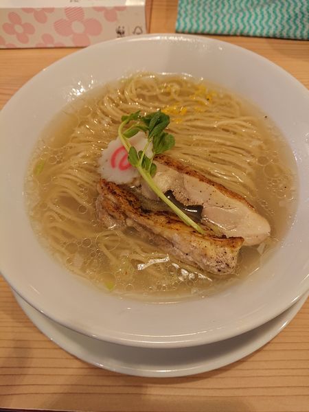 「貝だし汐らーめん」@クラム&チキンヌードル クラチキの写真