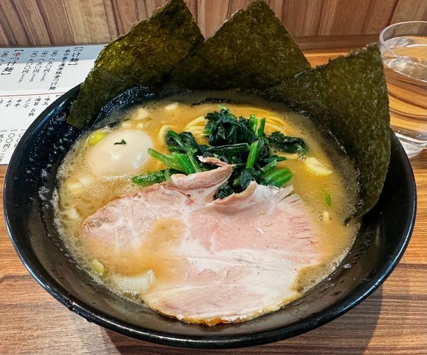 「豚骨醤油ラーメン+味玉」@叩き豚骨本家 麺屋鎌田の写真