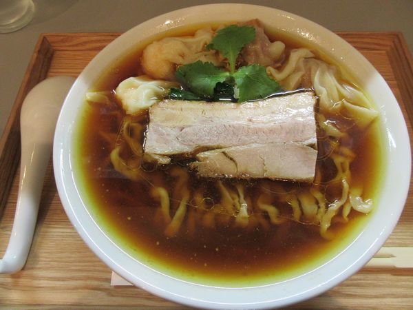 「ワンタン付き醤油ラーメン（１１４０円）」@あはれの写真