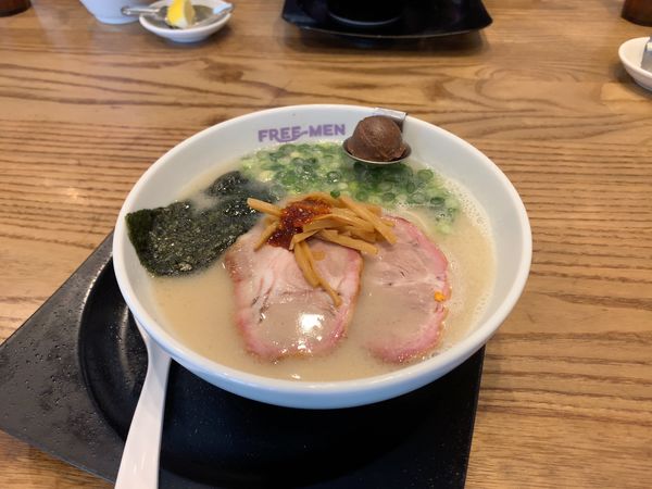 「こくうま豚骨」@FREE-MENの写真