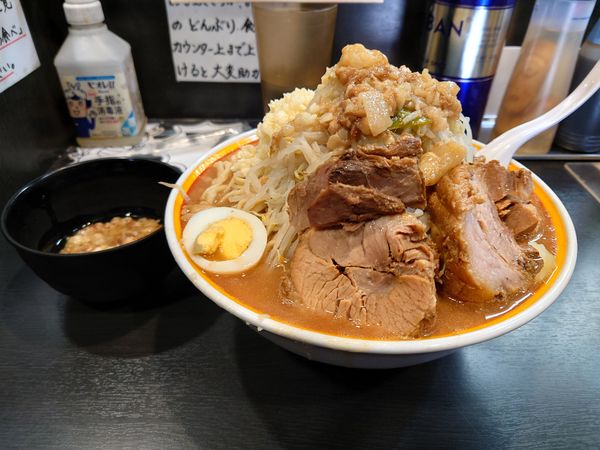 「麺マシ600g豚2枚  野菜  ニンニク  アブラ」@えどもんどの写真