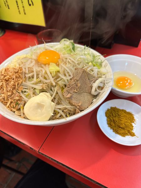 「まぜそば大　卵　カレー粉」@豚ラーメン 板橋駅前店の写真