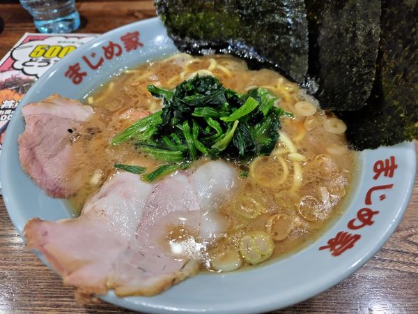 「ラーメン　並　：かため　※クーポンで５００円」@豚骨醤油ラーメン まじめ家の写真