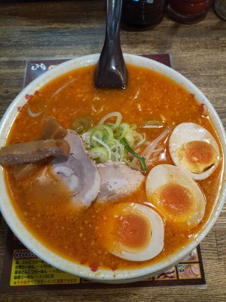 「四川味噌らーめん（味玉付き）」@総本家 しなとら 美濃加茂店の写真