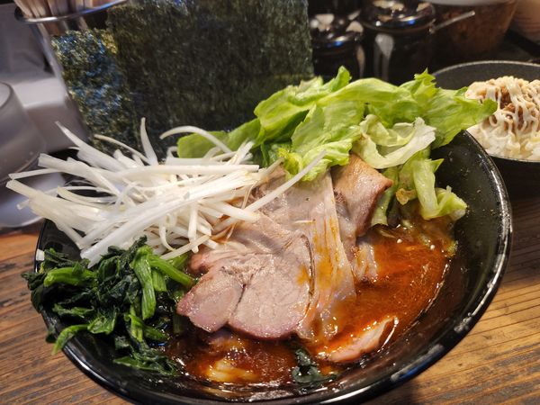 「赤ラーメン」@家系ラーメン クックらの写真