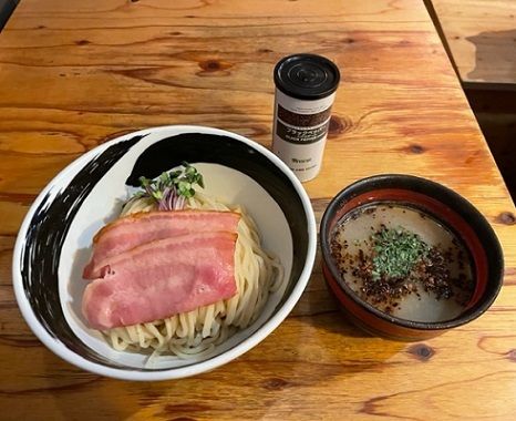 「春麺第二弾 ベーコンと新玉ねぎのすり流しつけ麺 900円。」@麺場 浜虎 横浜店の写真
