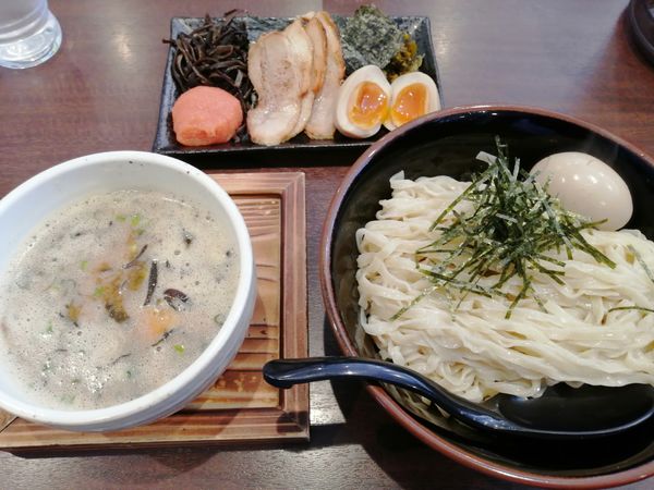 「つけ麺 全部のせ(大盛り)＋味付玉子」@二代目 白神 各務原店の写真
