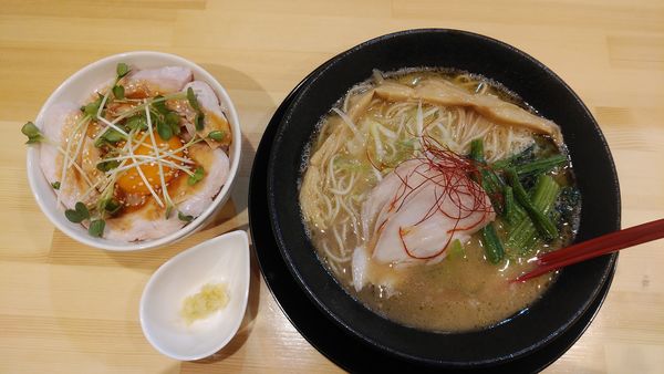 「鶏白湯ラーメン正油」@鶏白湯ラーメン ぱいず オリオン通り店の写真