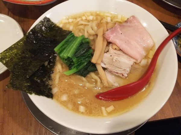 「家系ラーメン」@立ち呑み居酒屋 金町製麺の写真