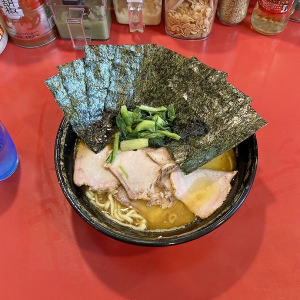 「チャーシューメン＋海苔」@家系総本山 ラーメン吉村家の写真