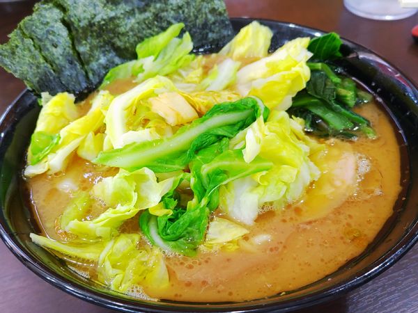 「ラーメン並750円　キャベツ90円」@杉田家 千葉祐光店の写真