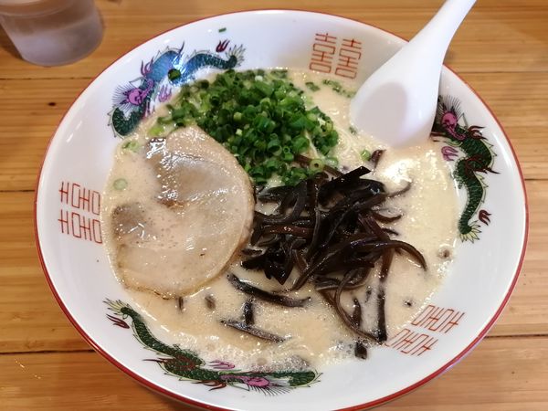 「博多豚骨ラーメン　　630円　替え玉　100円」@コハクノトキの写真