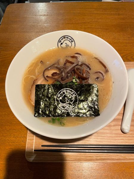 「博多とんこつラーメン(715円)」@ラブラヌードル元町の写真