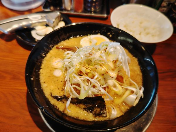 「嵐げんこつらあめん+ネギ&クーポンライス」@らあめん花月嵐 野田七光台店の写真