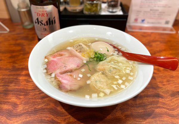 「特製塩そば　¥1280」@三馬路 東京店の写真