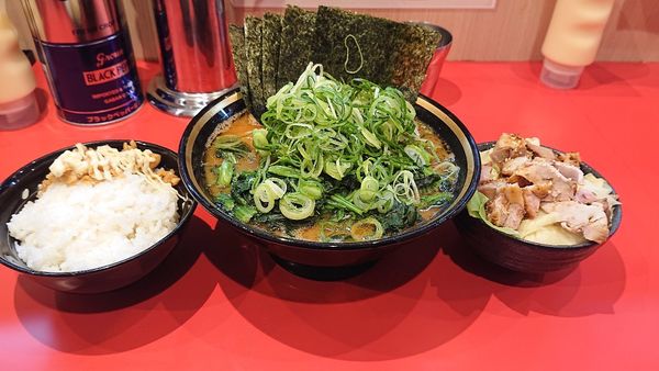 「九条ねぎのりラーメン ほうれん草 キャベチャ ライス」@横浜家系ラーメン 大﨑家の写真
