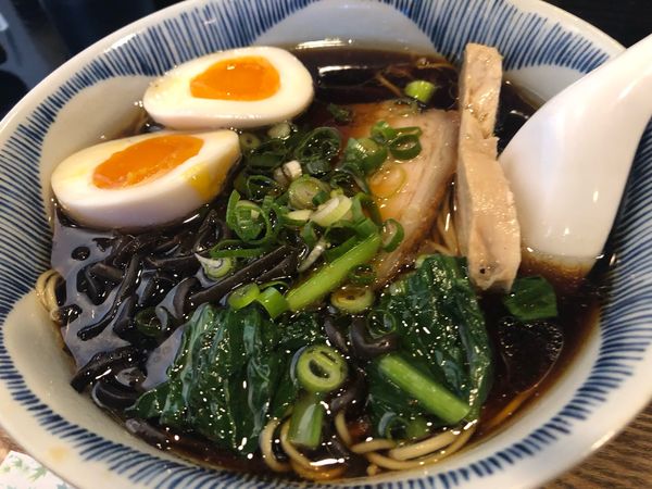 「醤油ラーメン選挙割煮卵」@らぁめん紺屋の写真