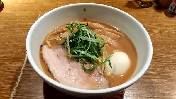 「鶏白湯醤油ラーメン 並(780円)+味玉(110円)」@中華そば 桃李の写真