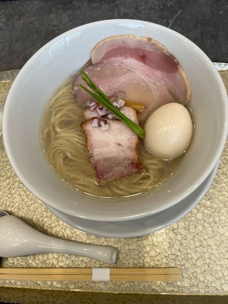 「中華蕎麦<塩>・上 1,300円」@宍道湖しじみ中華蕎麦 琥珀 池袋店の写真