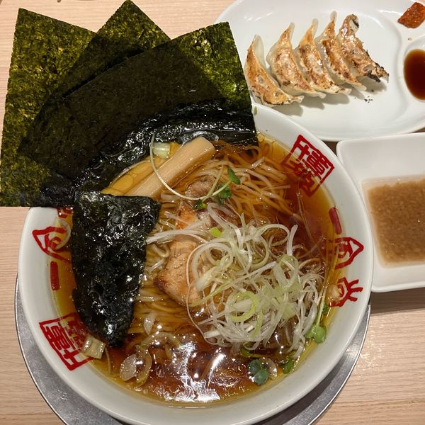 「江戸式醤油ラーメン900円やみつき背脂60円海苔CP他」@博多一風堂 浅草橋本舗の写真