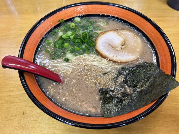 「とんこつら〜めん 750円」@らーめん たつ 小手指店の写真