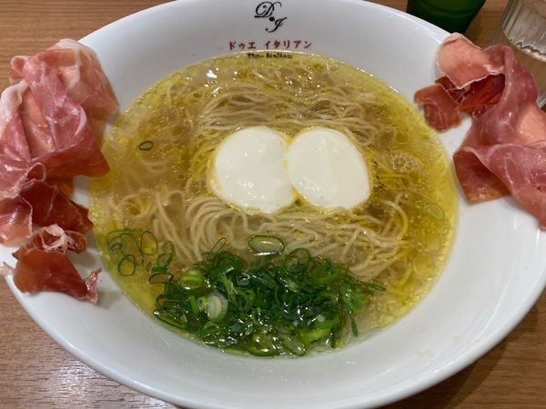 「らぁ麺生ハムフロマージュ　1280円」@ドゥエ イタリアン 市ヶ谷本店の写真