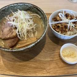 白湯味噌らーめん　ミニチャーシューごはん