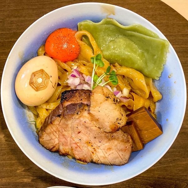 「特製あぶらそばこってり鶏油 ¥1,350 チーズ追い飯 ¥150」@手打麺祭 かめ囲の写真