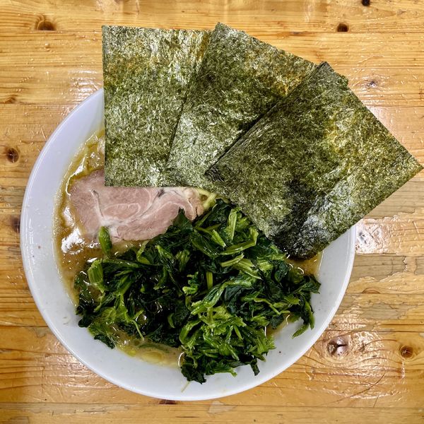 「ラーメン 中盛 ほうれん草増し」@横浜家系ラーメン 武蔵境つばさ家の写真