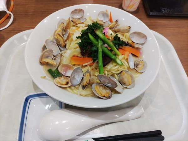 「アサリアスパラちゃんぽん　麺1,5倍あさり増量1140円」@長崎ちゃんぽん リンガーハット イオンモール日の出店の写真