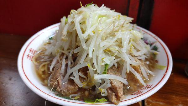 「ラーメン（小）・ブタ(ヤサイポン酢)」@ザ・ラーメンスモールアックスの写真