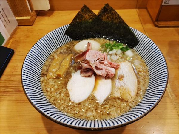 「得製背脂醤油らー麺」@焼きあご塩らー麺 たかはし 銀座店の写真