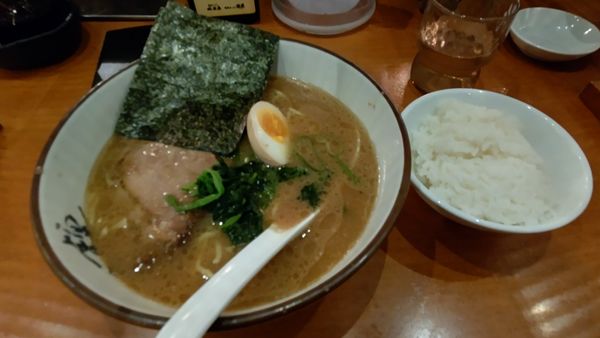 「チャーシューメン+ライス」@横濱家 座間店の写真