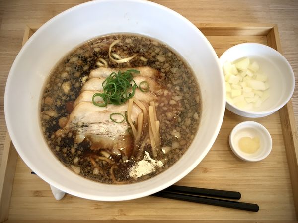 「黒い鶏醤油拉麺(940¥)」@鶏醤油拉麺専門店そうわの写真
